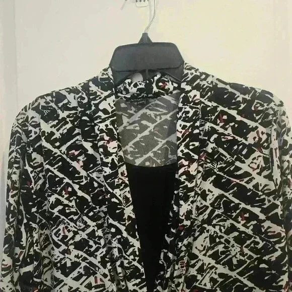 X117 Notation mock 2 piece black and red loose fit size large - Picture 3 of 8